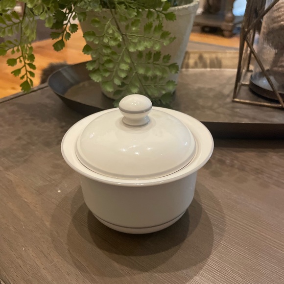 Lenox Chinastone "For The Grey Patterns" Sugar Bowl With Lid. - Picture 2 of 4